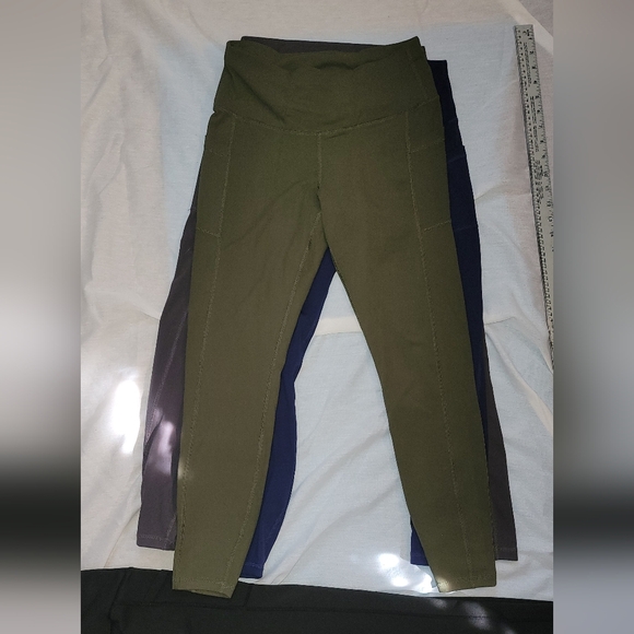 Set of 4 Leggings, Size M - Picture 8 of 10